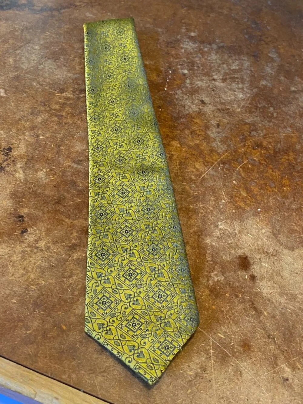 1960s Wembley Slim Tie Gold Metallic w/ Hearts Vintage Vegas Playing Cards